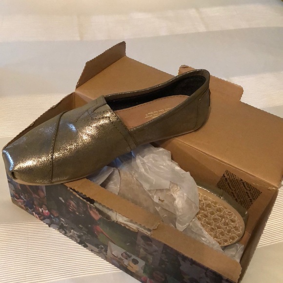 Toms Shoes - TOMS size 8 classics